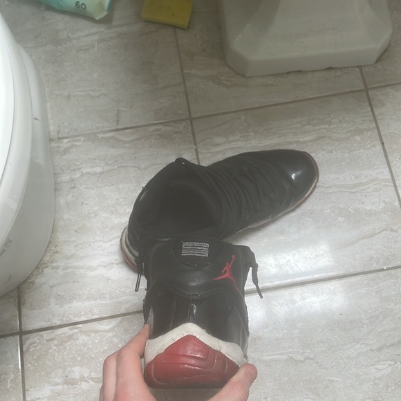Jordan 11 retro Breds (black/red) size 13 condition : 4/10 - Picture 4 of 7